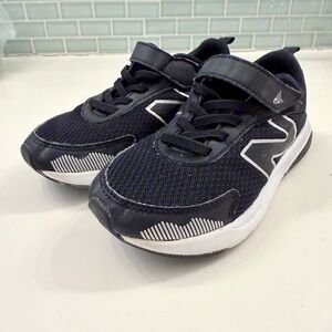 New Balance Kids Sports Sneakers - Black and White ⚽️ - Sz 12